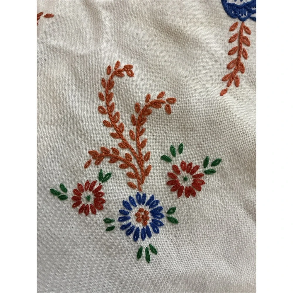 VTG White Linen Table Topper Hand Embroidered Tulips Windmills 32x33